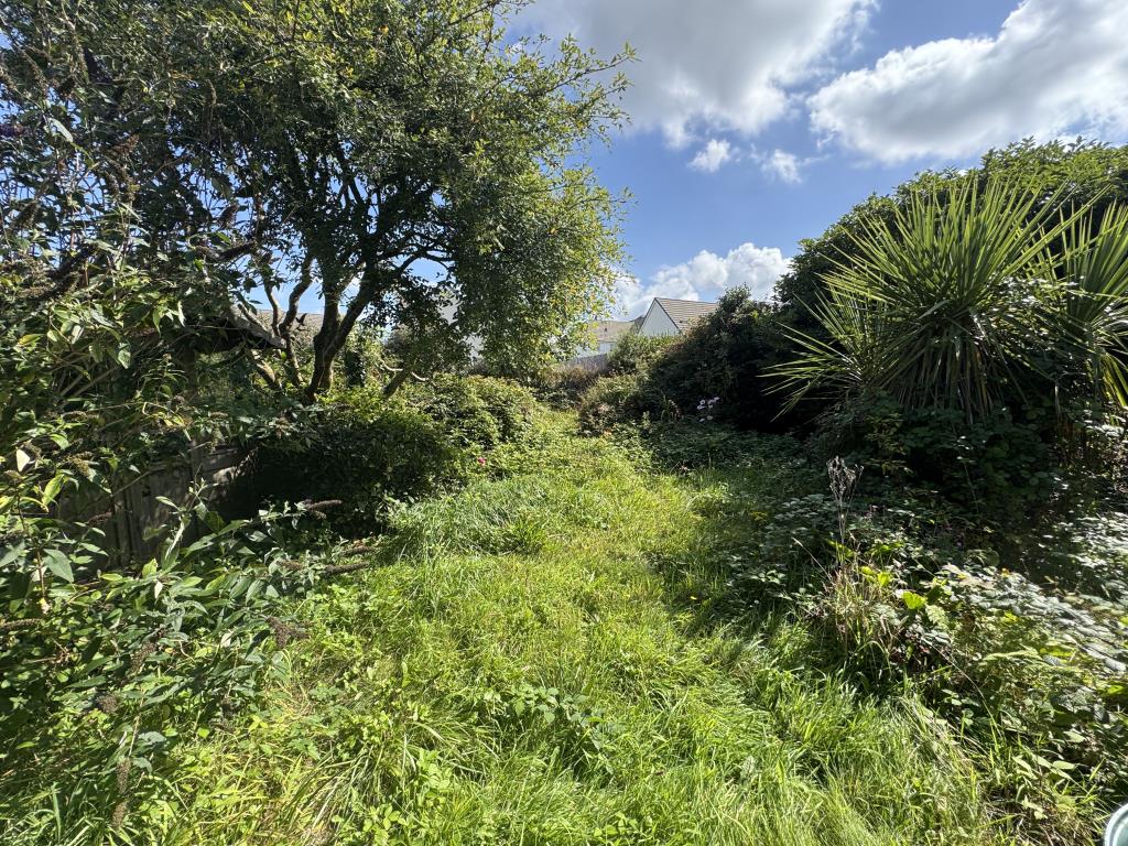 Lot: 169 - DETACHED BUNGALOW FOR IMPROVEMENT - Rear garden